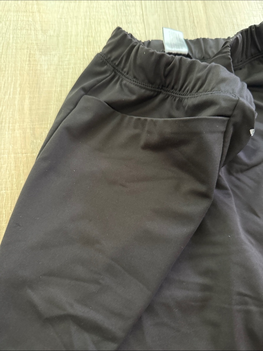 Snoga Women’s Black Performance Athletic Skirt with Side Pocket - Picture 3 of 5